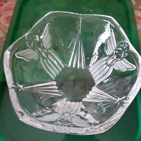 Gorgeous Etched Glass Bowl Decorated with Angels - Picture 4 of 4